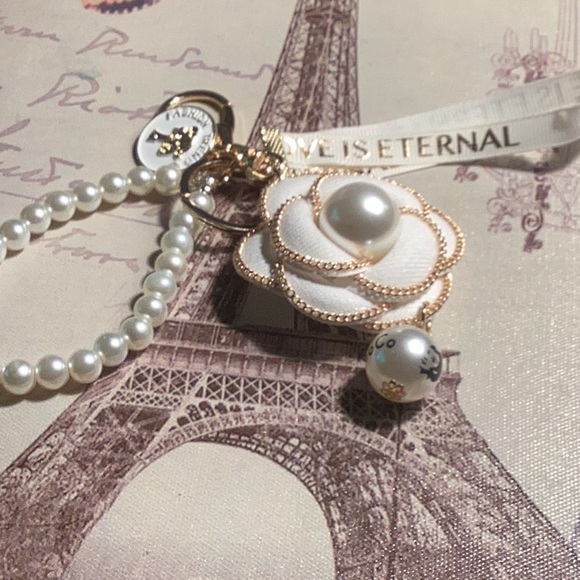 NEWT CAMELLIA KEY CHAIN and 3 Colors. - Picture 7 of 10